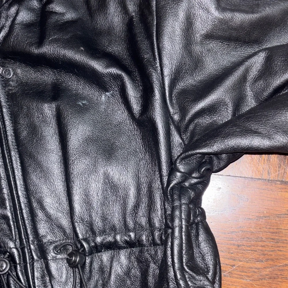 Vintage Wilson’s leather jacket with cute detailing and timeless look - Picture 13 of 14